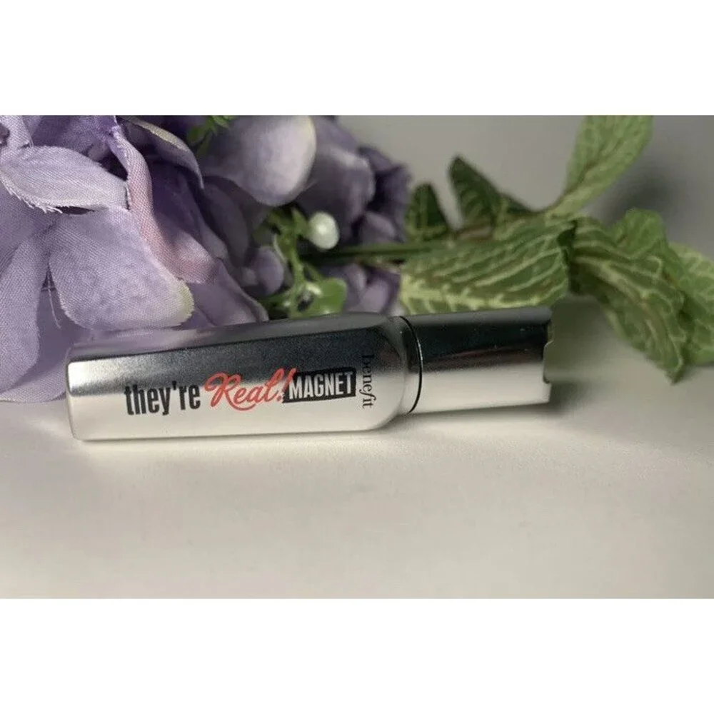 Benefit Cosmetics They're Real Magnet Extreme Mascara Black Mini .16oz Authentic
